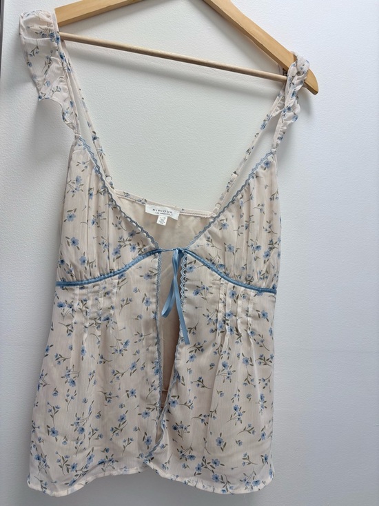 KIRIOUS LOS ANGELES Tops - KIRIOUS Beige Floral Lace-Trim Cami with Blue Accents